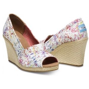 Toms Wedges Size 6.5